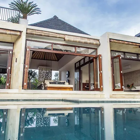 Spacious And Luxury Modern Villa With Huge Garden And Pool
