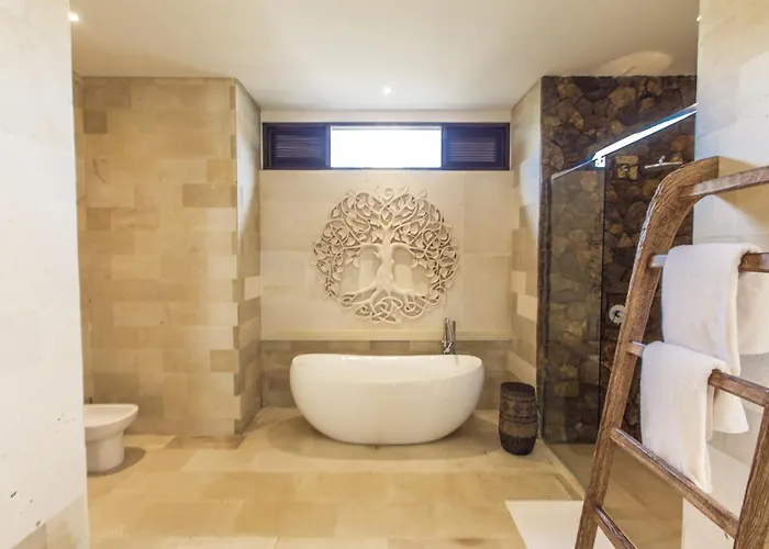 Villa Spacious And Luxury Modern With Huge Garden And Pool