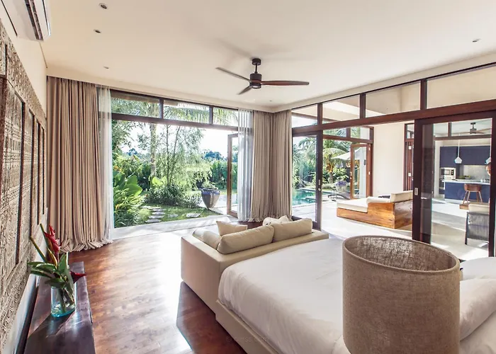 Spacious And Luxury Modern With Huge Garden And Pool
