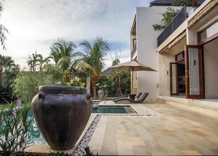 Spacious And Luxury Modern With Huge Garden And Pool