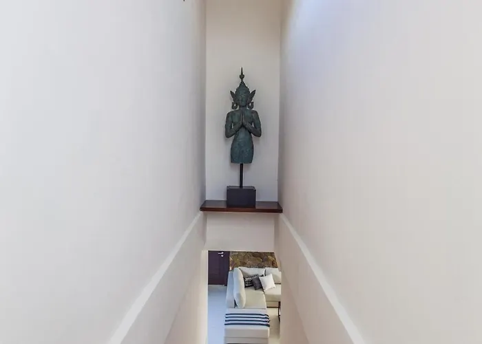 Spacious And Luxury Modern With Huge Garden And Pool Villa *